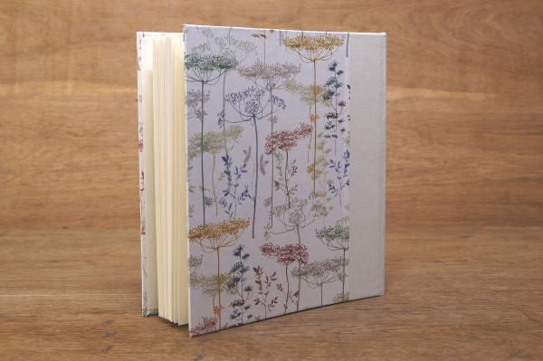 Album mit Blumenmotiven harmonische Farben